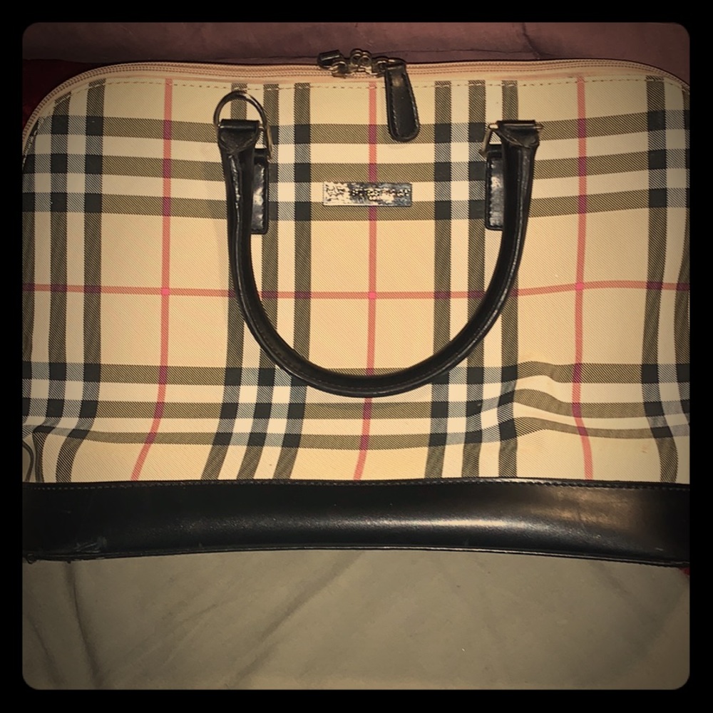 BurBerry Purse Great For Christmas Gift